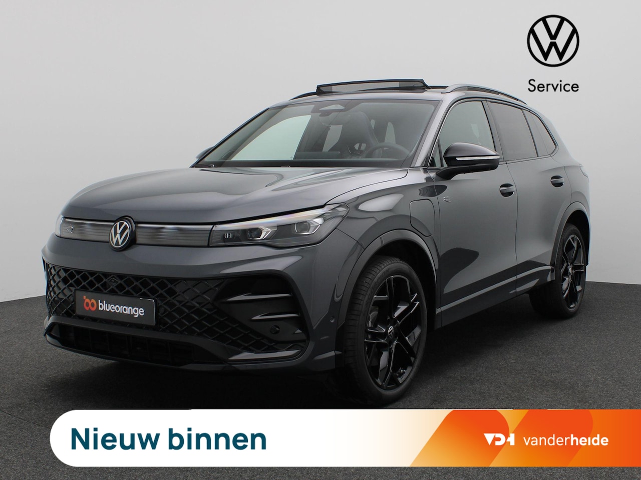 Volkswagen Tiguan - 1.5 eHybrid R-Line Edition 272PK DSG Panoramadak, Trekhaak, 360gr. Camera, Black Style, 20 - AutoWereld.nl