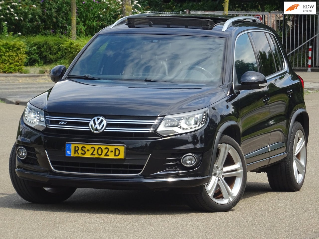 Volkswagen Tiguan - 2.0 TDI Sport 4Motion R-line Edition FULL! - AutoWereld.nl