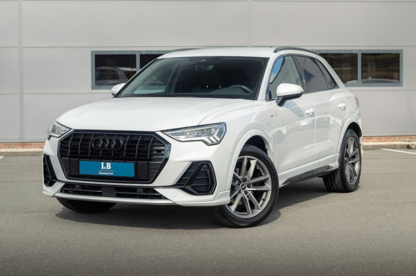 Audi Q3 - 35 TFSI 35 TFSI, S-line, Black, Keyless, ambiance, LED - AutoWereld.nl