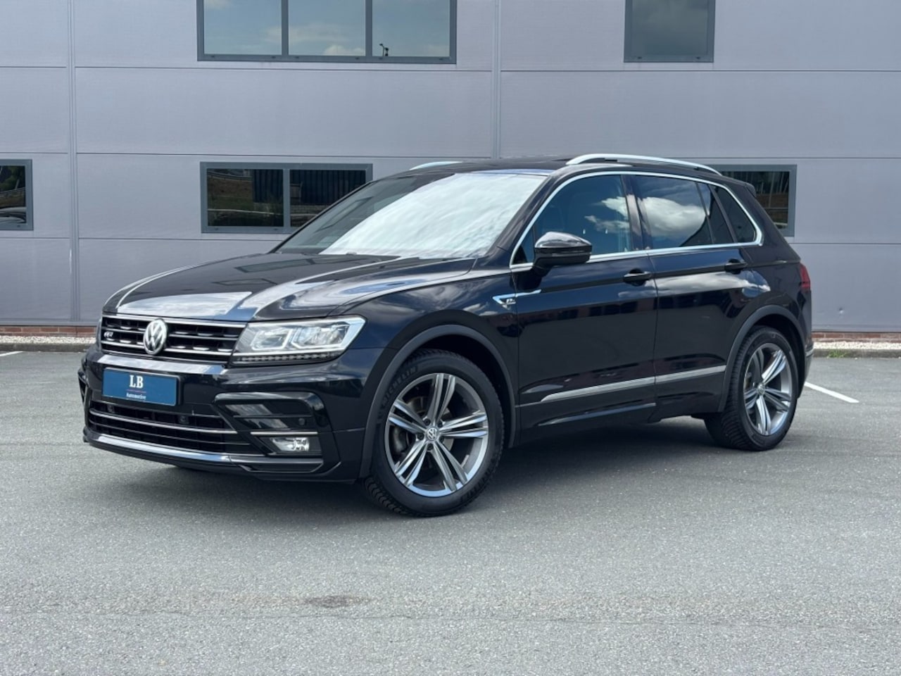 Volkswagen Tiguan - 1.4 TSI, Highline, R-line, Pano/carplay - AutoWereld.nl