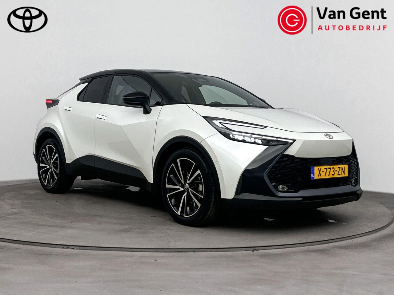 Toyota C-HR - 1.8 Hybrid 140 Executive | Panoramadak | Dodehoek detectie | JBL | Head-up display | Apple - AutoWereld.nl