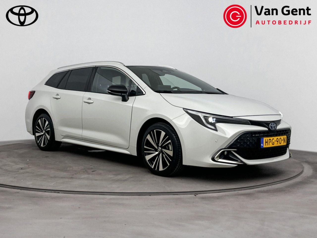 Toyota Corolla Touring Sports - Hybrid 140 Dynamic | Apple Carplay / Android Auto | Stoelverwarming | Parkeersensoren voor - AutoWereld.nl