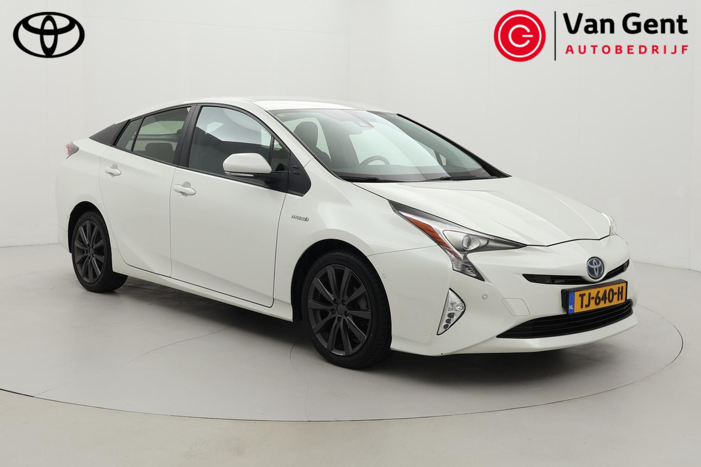 Toyota Prius - 1.8 Executive | Trekhaak | Dodehoek detectie | Navigatie | Stoelverwarming | JBL | Head-up - AutoWereld.nl