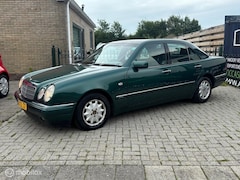 Mercedes-Benz E-klasse - 200 CDI Avantgarde | automaat | trekhaak | airco | cruise control | nieuwe apk bij aflever