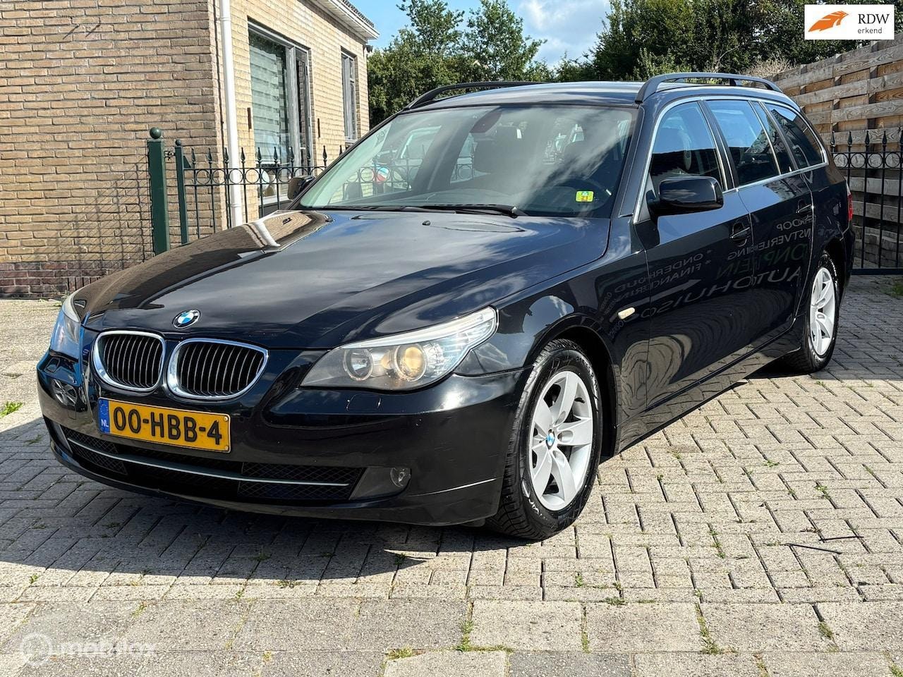 BMW 5-serie Touring - 525i Executive | automaat | navi | leder | 1st eigenaar | lange apk - AutoWereld.nl