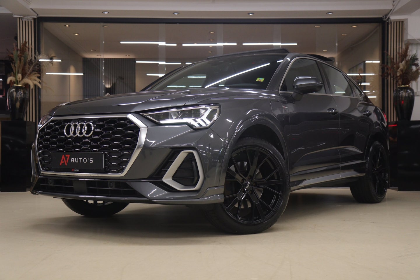 Audi Q3 Sportback - 45 TFSI e S Edition 3X S-Line /PANO/CARPLAY/KEYLES/STOELV/BOMVOL - AutoWereld.nl