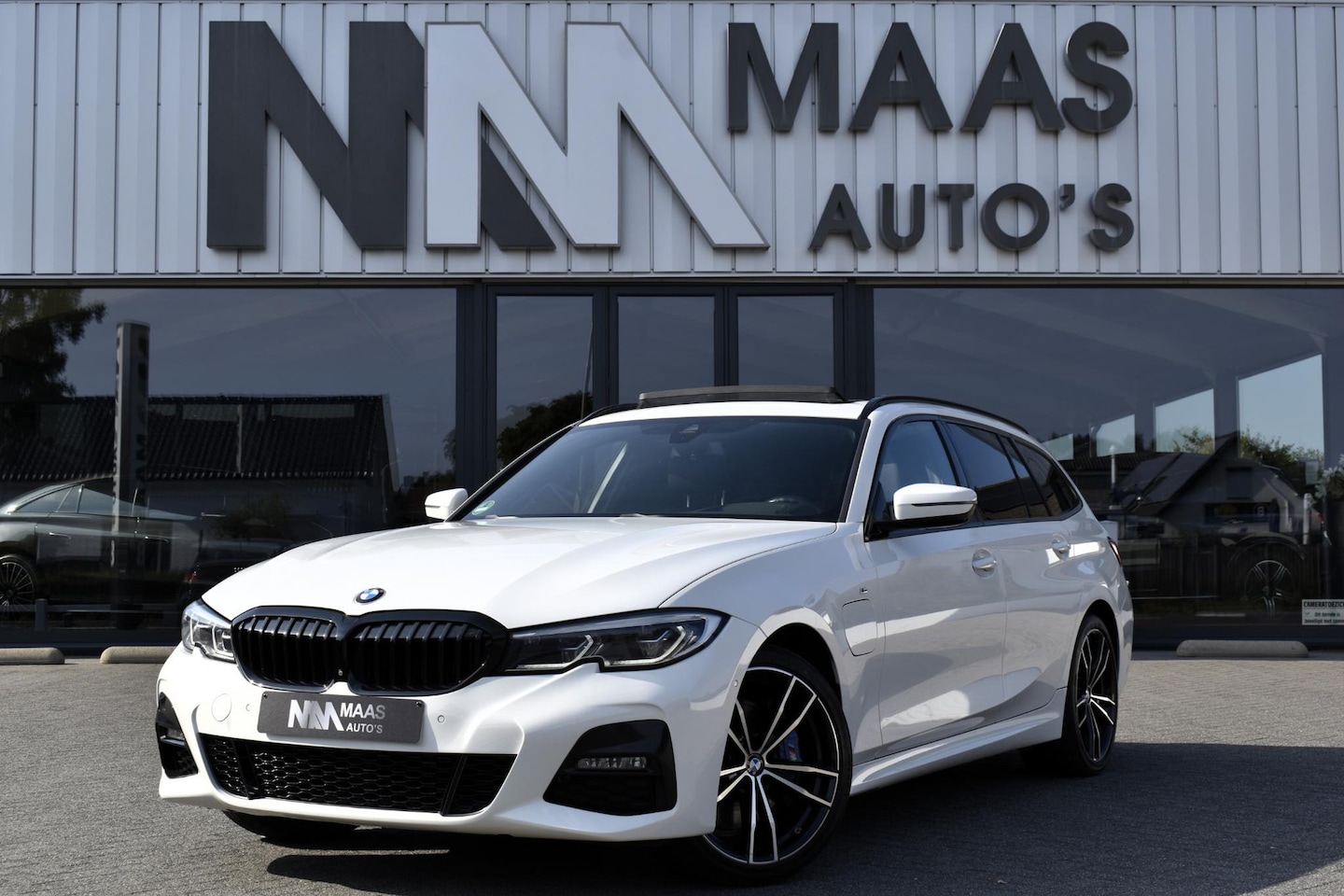 BMW 3-serie Touring - 330e High Executive M-pakket - AutoWereld.nl