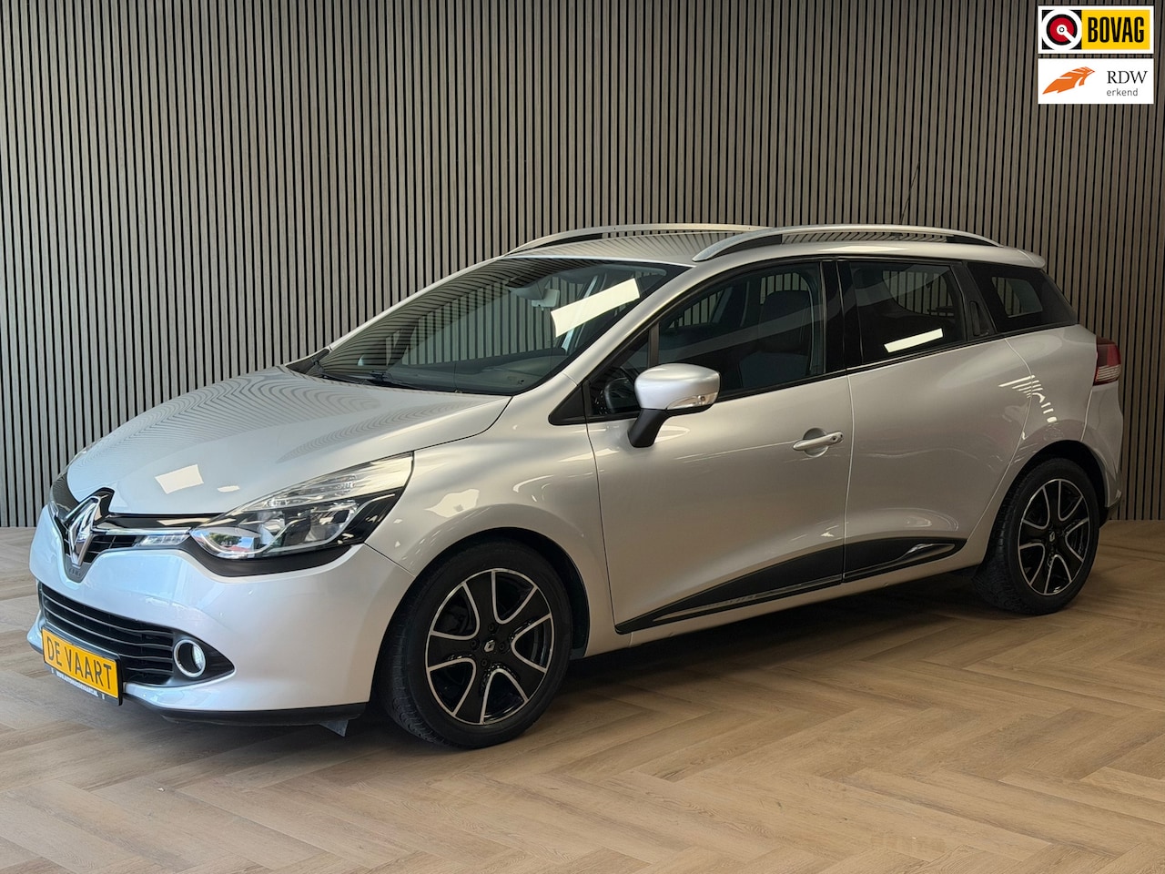 Renault Clio Estate - 1.2 Dynamique AUT. AIRCO CRUISE NAVIGATIE PDC KEYLESS-GO BLUETOOTH - AutoWereld.nl
