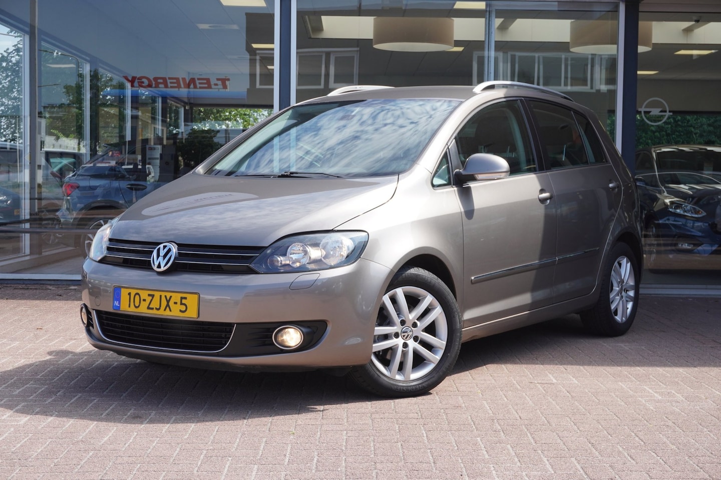 Volkswagen Golf Plus - 1.2 TSI Highline BlueMotion 5deurs | Airco | Elek. Pakket | Hoge instap | Inruil mogelijk - AutoWereld.nl
