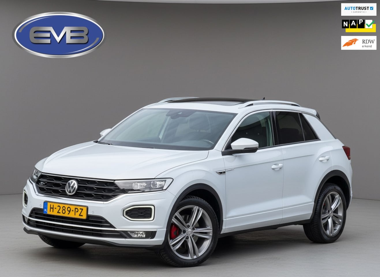 Volkswagen T-Roc - 1.5 TSI Sport Business R 1.5 TSI Sport Business R, panoramadak, trekhaak, 1 e eigenaar, NL auto met nap - AutoWereld.nl