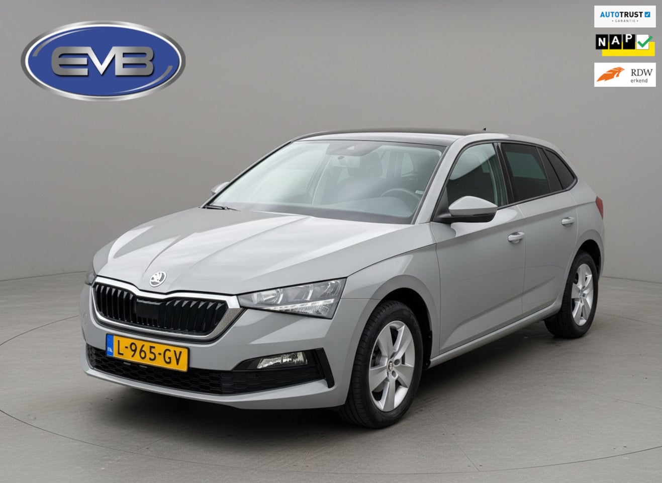 Skoda Scala - 1.0 TSI Ambition 1.0 TSI 110 pk Ambition, glazen panoramadak, cruise controle,1 e eigenaar, NL auto met nap - AutoWereld.nl