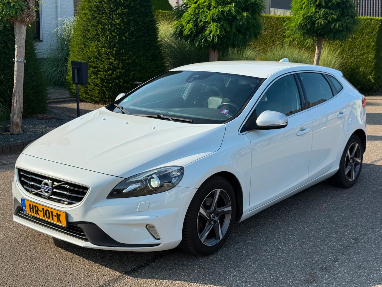 Volvo V40 - 2.0 D2 R-Design 2015 Navi/Clima/Lmv - AutoWereld.nl