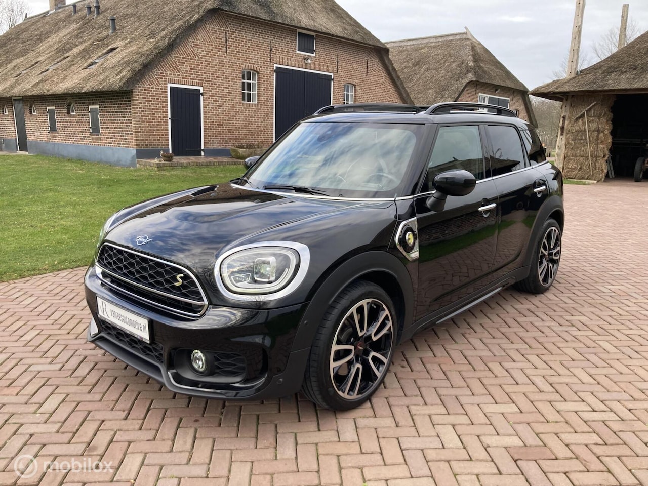 MINI Countryman - 1.5 Cooper S E ALL4 JCW - AutoWereld.nl
