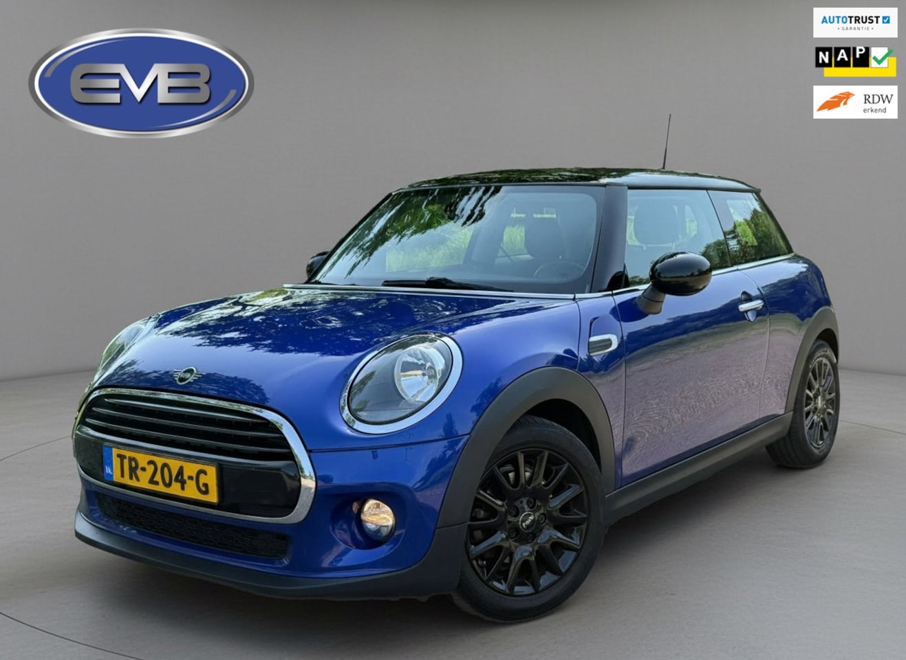 MINI 3-Deurs - 1.5 Cooper 136 pk, starlight bleu metallic, navigatie, keurig nette staat, NL auto met nat - AutoWereld.nl
