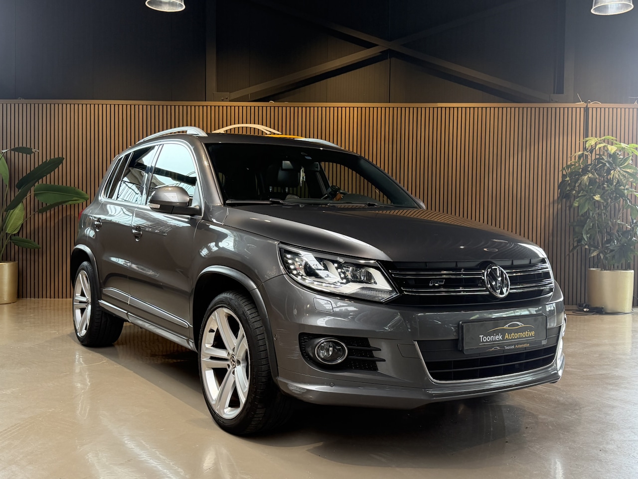 Volkswagen Tiguan - 1.4 TSI R-Line Edition AUTOMAAT | - AutoWereld.nl