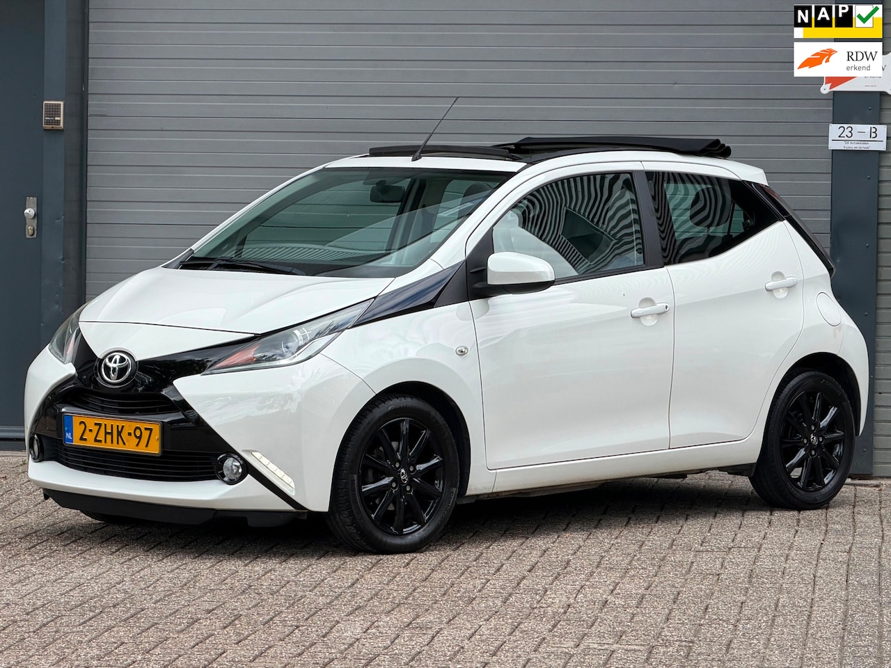 Toyota Aygo - 1.0 VVT-i x-wave - Elektrisch vouwdak - Airco - Achteruitrijcamera - Cruise control - AutoWereld.nl