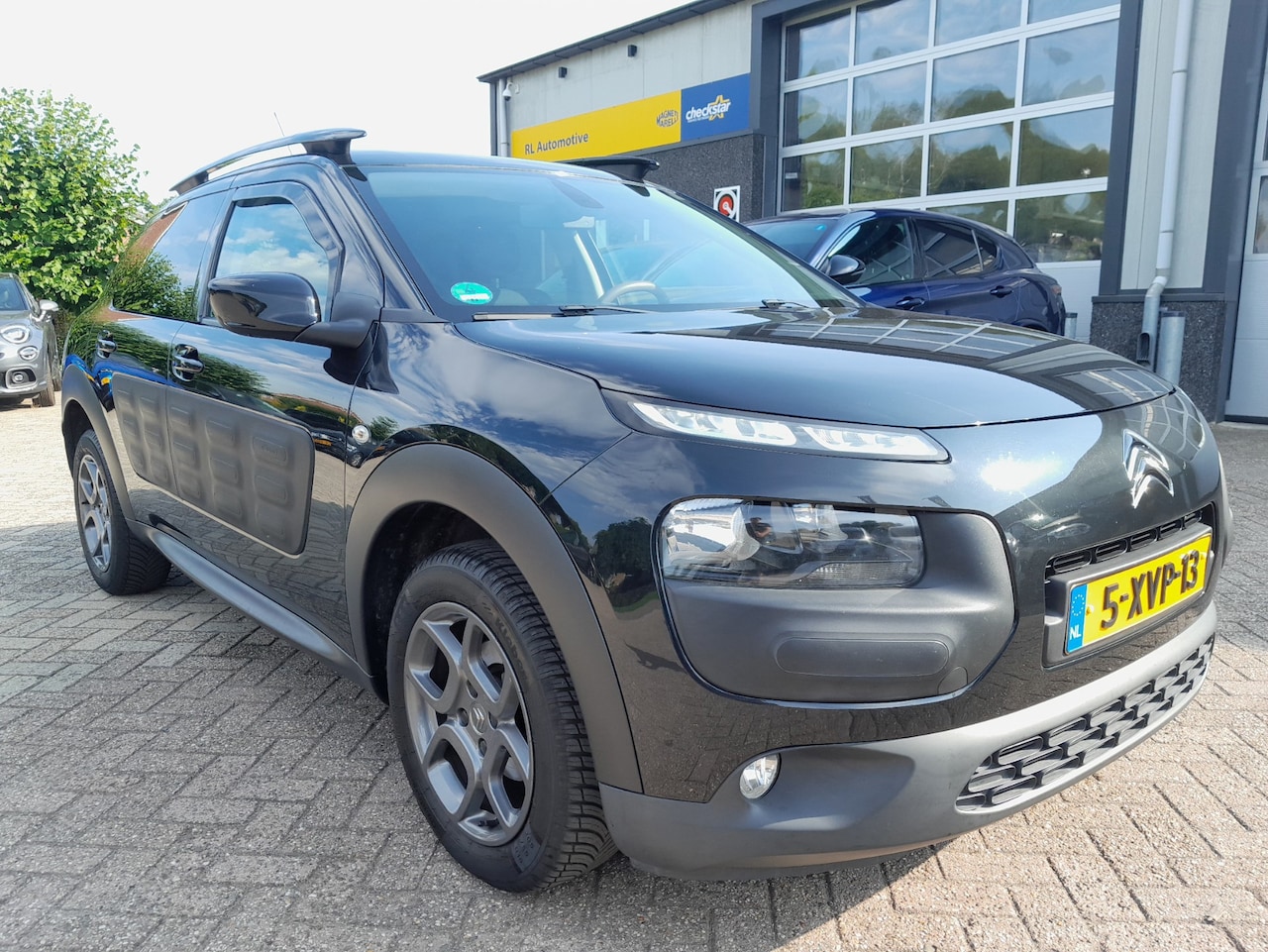 Citroën C4 Cactus - 1.2 VTi Shine - Navigatie - Camera - Trekhaak - AutoWereld.nl