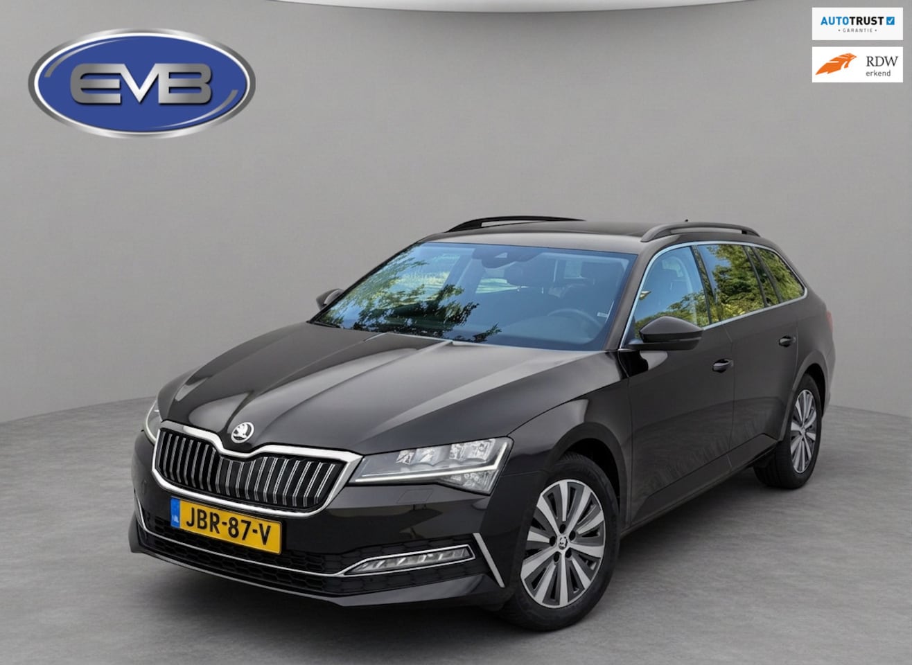 Skoda Superb Combi - 1.4 TSI iV AUTOMAAT Business Edition Sport, digitaal cockpit, electrisch bedienbare trekha - AutoWereld.nl