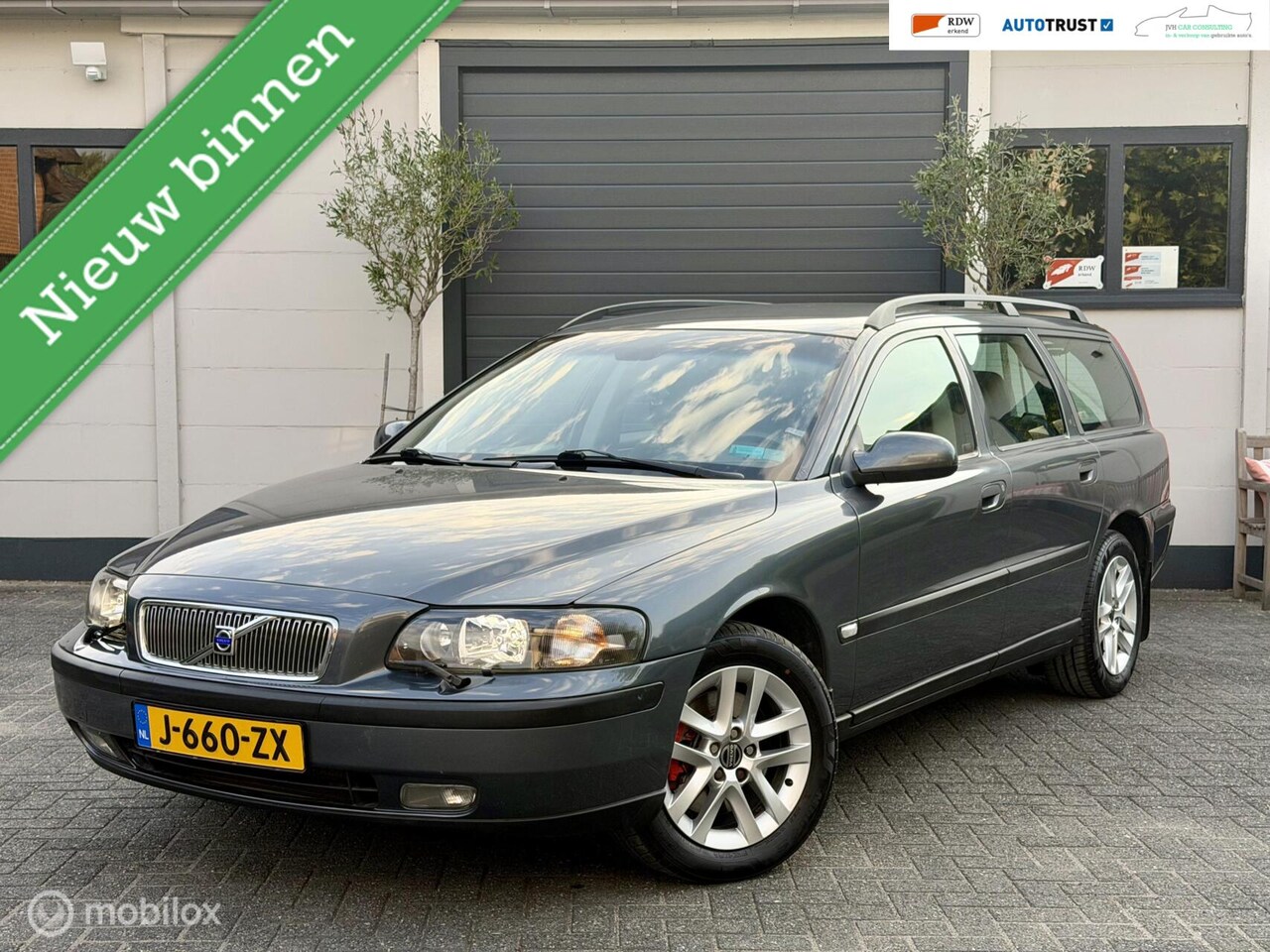 Volvo V70 - 2.4 T5 200pk|ZO MEE|AIRCO|THAAK|HALFLEER|HISTORY! - AutoWereld.nl