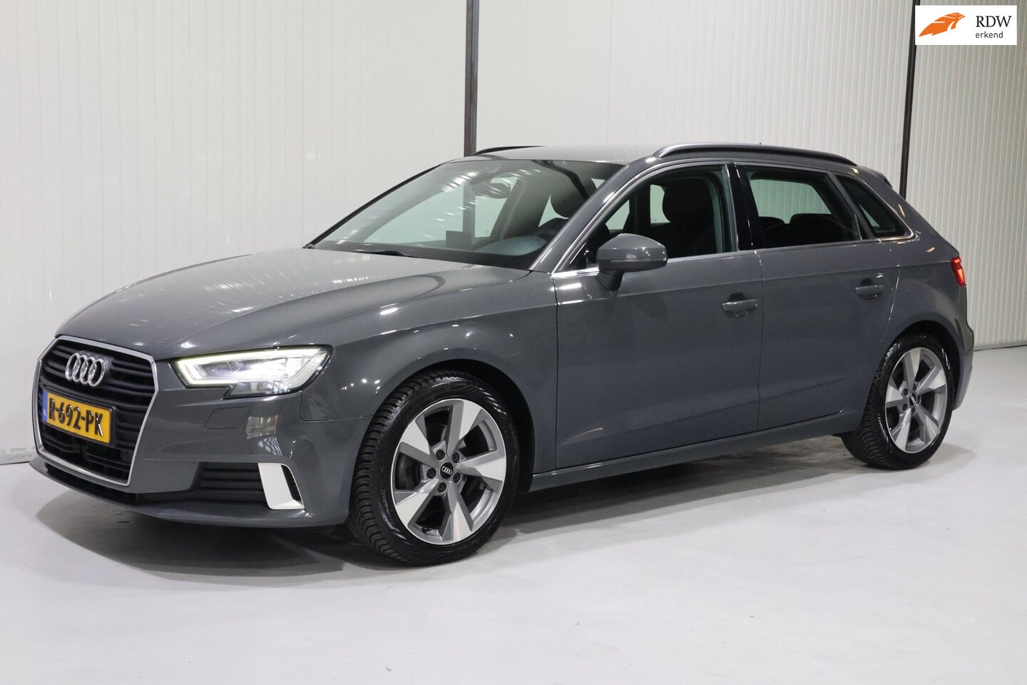 Audi A3 Sportback - 1.5 TFSI Sport VIRTUAL COCKPIT - NETTE STAAT - NWE APK - LANE ASIST!! - AutoWereld.nl