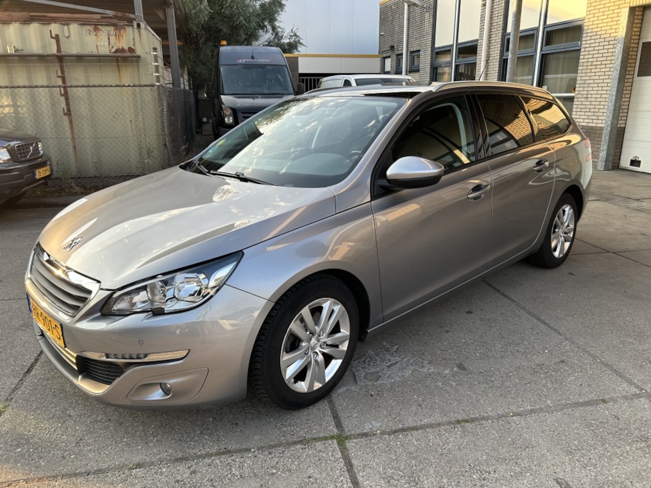 Peugeot 308 SW - 1.6 BlueHDI BL PANO NAVI BJ 12-2015 EURO 6 - AutoWereld.nl