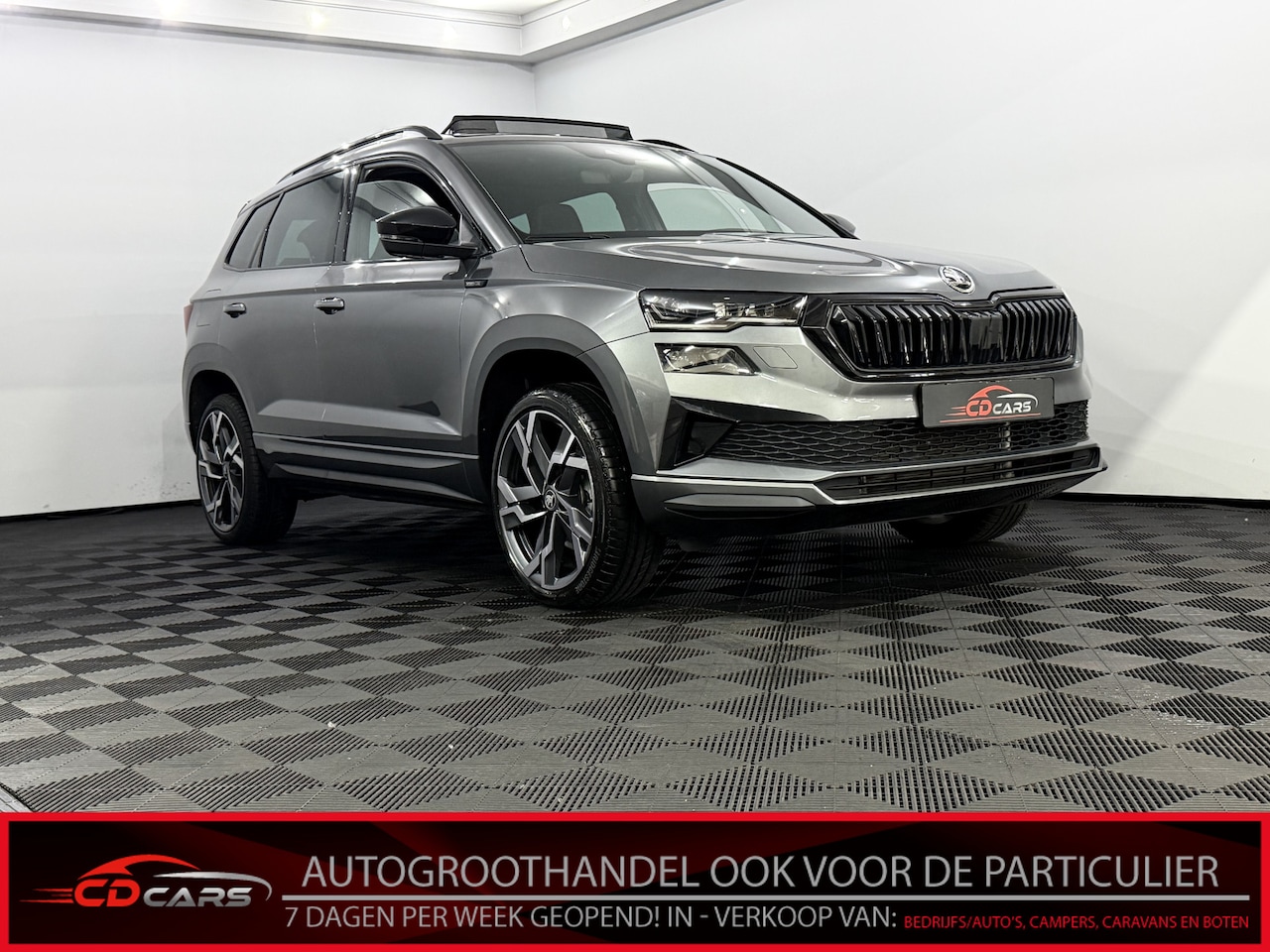 Skoda Karoq - 1.5 TSI ACT Sportline Business Panoramadak, Navi, Parkeersensoren, Cruise control, Keyless - AutoWereld.nl
