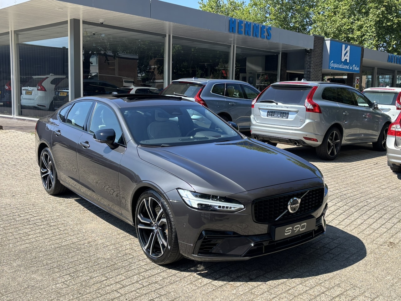 Volvo S90 - T8 455pk AWD Ultimate Dark B&W Head-Up Luchtvering Tailored Wool - AutoWereld.nl