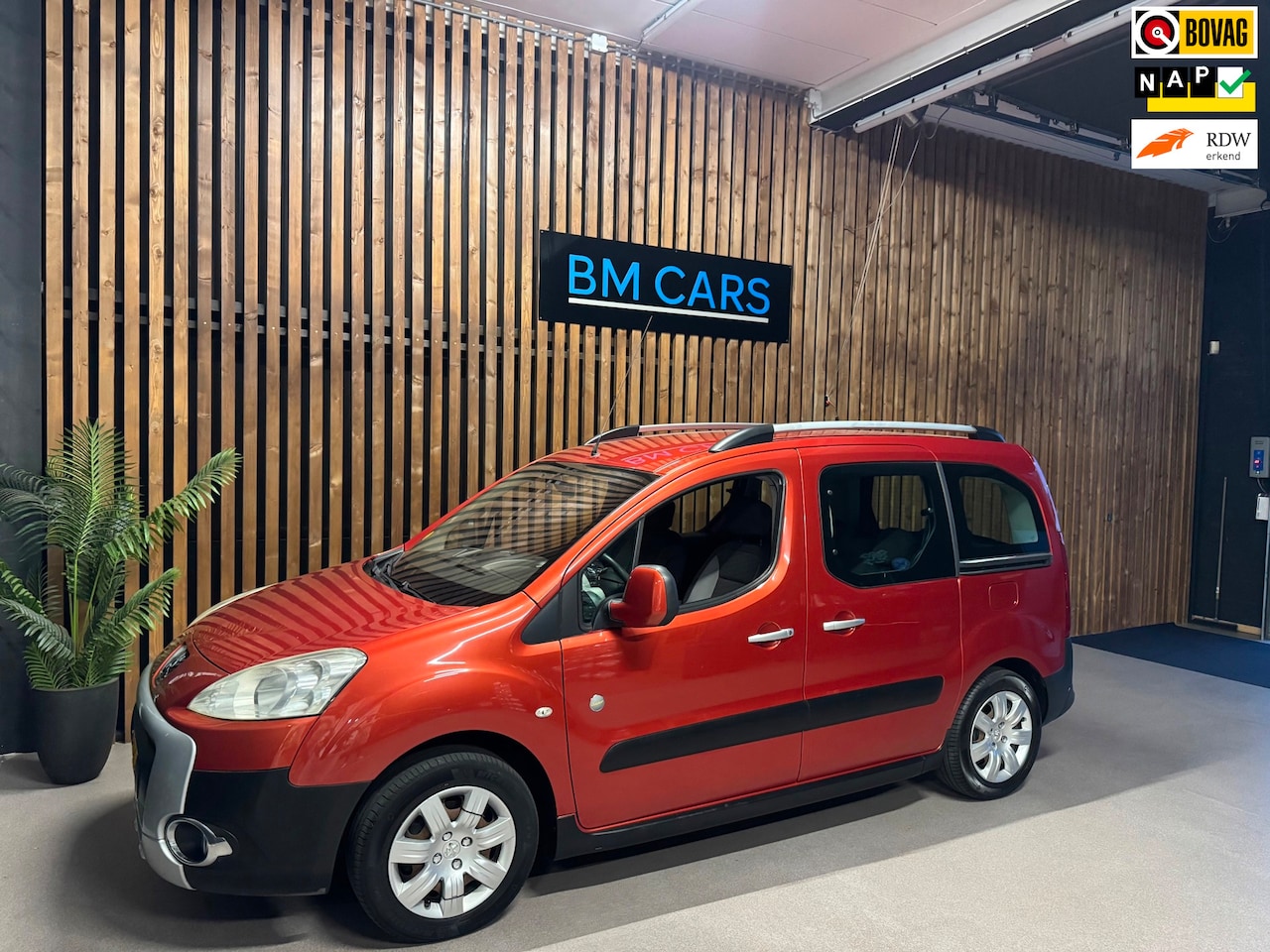 Peugeot Partner Tepee - 1.6 Outdoor Airco,2x schuifdeur,Trekhaak - AutoWereld.nl