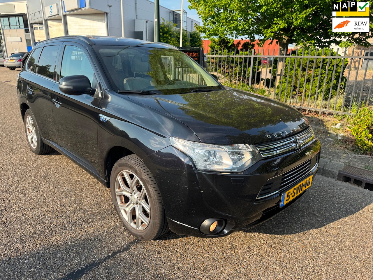 Mitsubishi Outlander - 2.0 PHEV Instyle ACCU NOT GOOD! - AutoWereld.nl