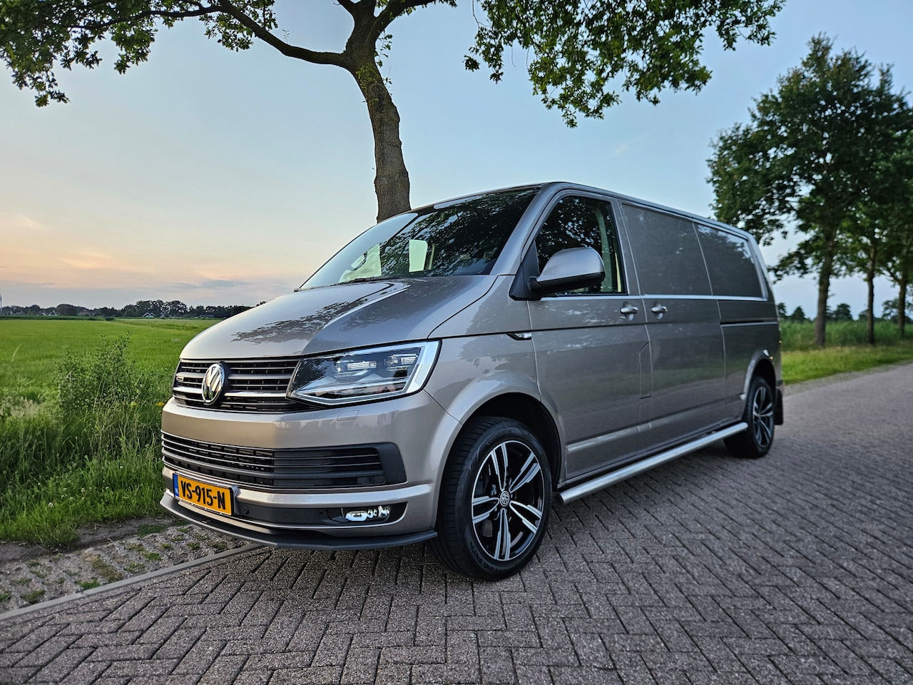 Volkswagen Transporter - 2.0 TDI L2H1 4Motion Highline Luchtvering achter - AutoWereld.nl
