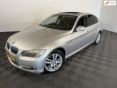 BMW 3-serie - 320i High Executive PANO CARPLAY NAVI PSENSOR CRUISE 2 X SLEUTELS