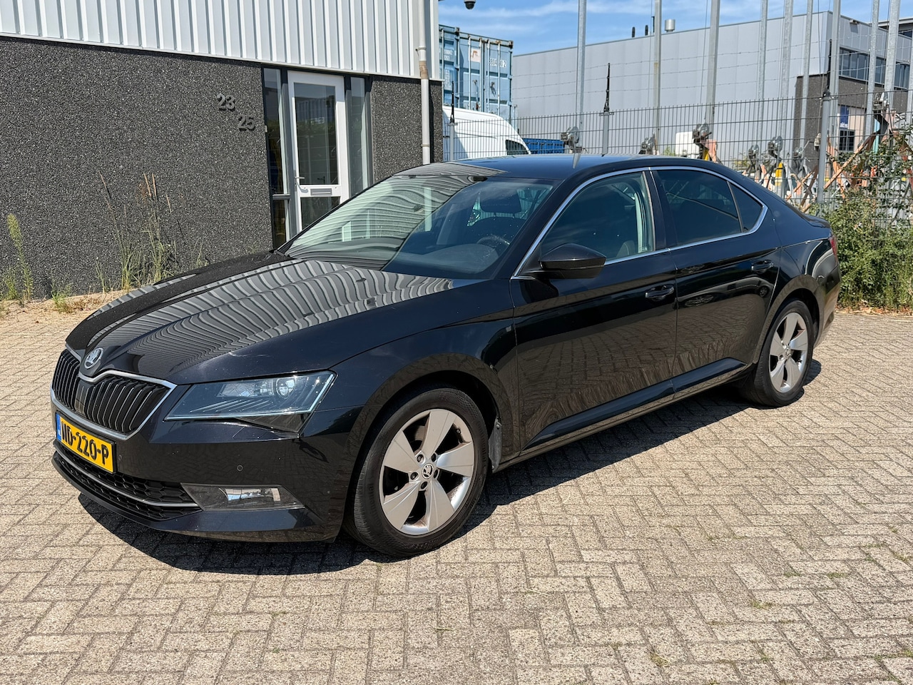 Skoda Superb - 1.6 TDI Ambition Business 2017 - AutoWereld.nl