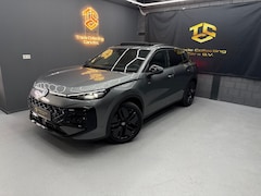Volkswagen T-Roc - 1.5 eTsi R-Line First Edition Pano-IQ-KEYLESS-CAM-CARPLAY-ACC