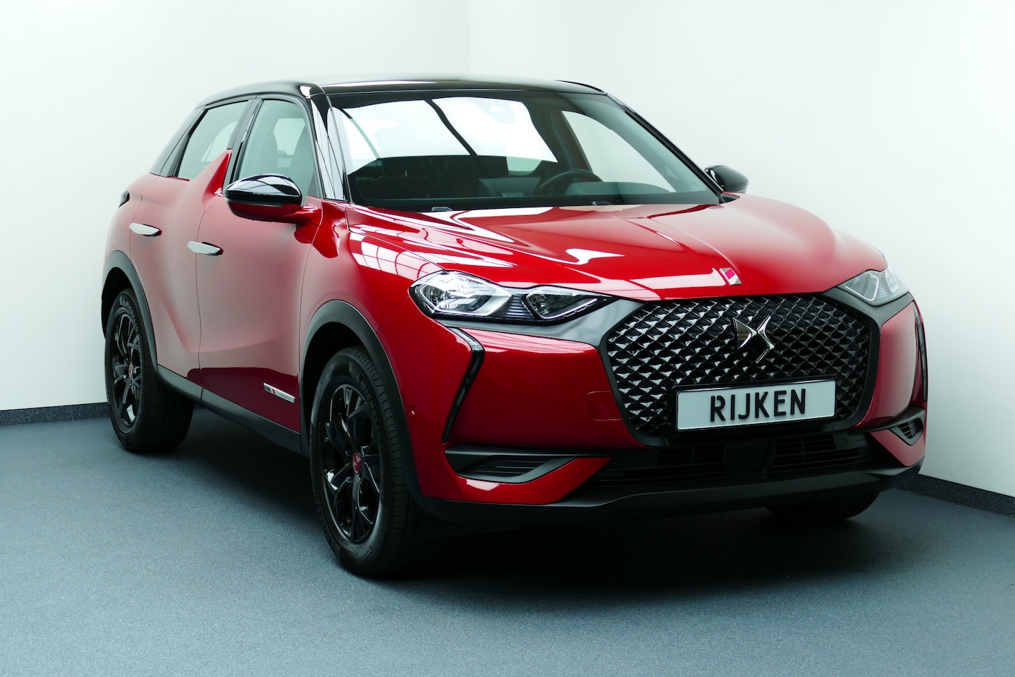 DS 3 Crossback - 1.2 130pk Performance Line Bi-Tone. Stoelverw, Carplay/Android, Clima, Cruise, Led, 17"LMV - AutoWereld.nl