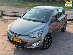 Hyundai i20 - 1.2i Business Edition | LED | Facelift| Netjes|