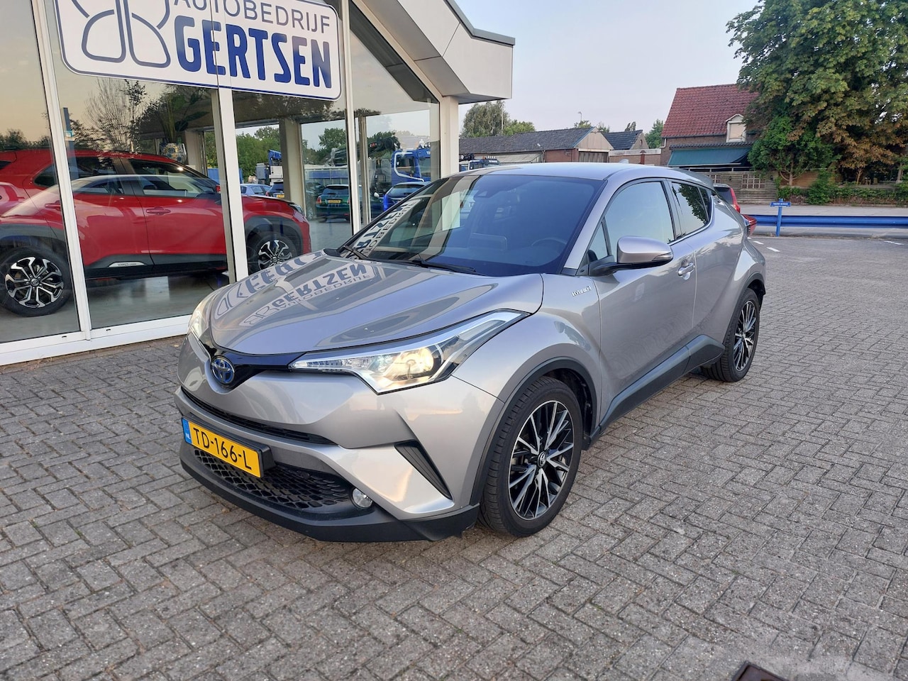 Toyota C-HR - 1.8 Hybrid Dynamic Hoge instap, Hybride,  camera, trekhaak - AutoWereld.nl