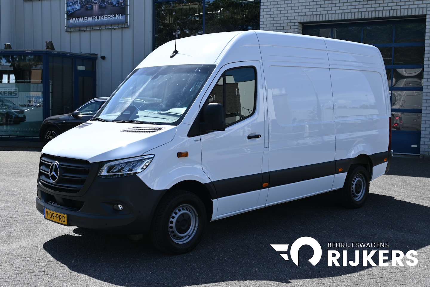 Mercedes-Benz Sprinter - 317 CDI L2H2 Pro LED, Geveerde stoel, Trekhaak, Navigatie met camera - AutoWereld.nl