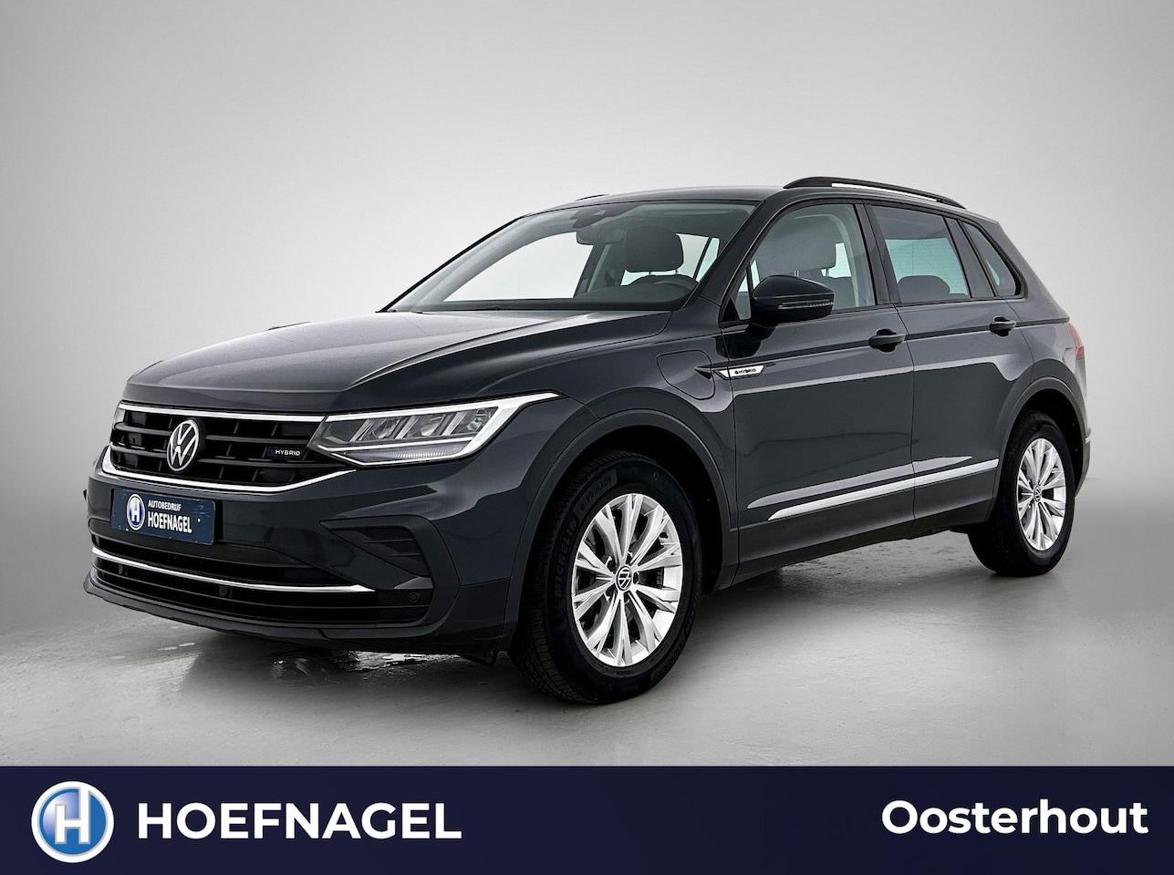 Volkswagen Tiguan - 1.4 TSI eHybrid Business+ | Automaat | Adaptive Cruise | CarPlay | Parkeersensoren | Trekh - AutoWereld.nl