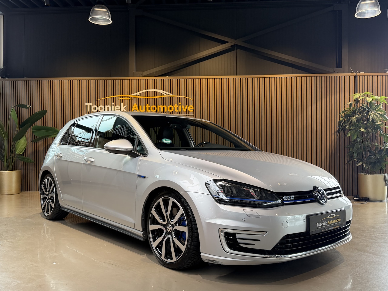 Volkswagen Golf - 1.4 TSI GTE Automaat | Cruise/Climate Control | Navigatie - AutoWereld.nl