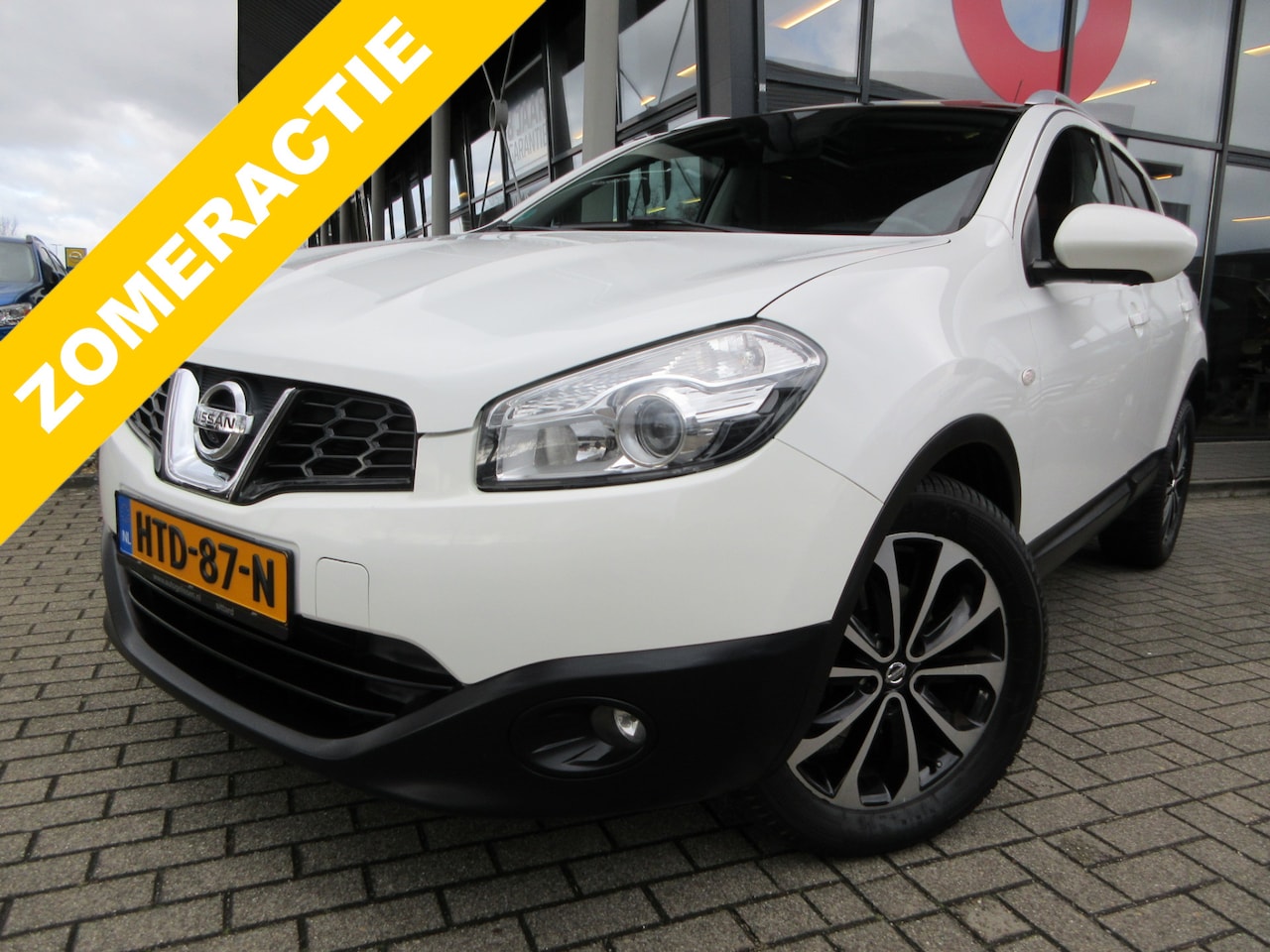 Nissan Qashqai - 1.6 Connect Edition | PANORAMADAK | TREKHAAK VAST | NAVIGATIE | 360 CAMERA | CRUISE CONTRO - AutoWereld.nl