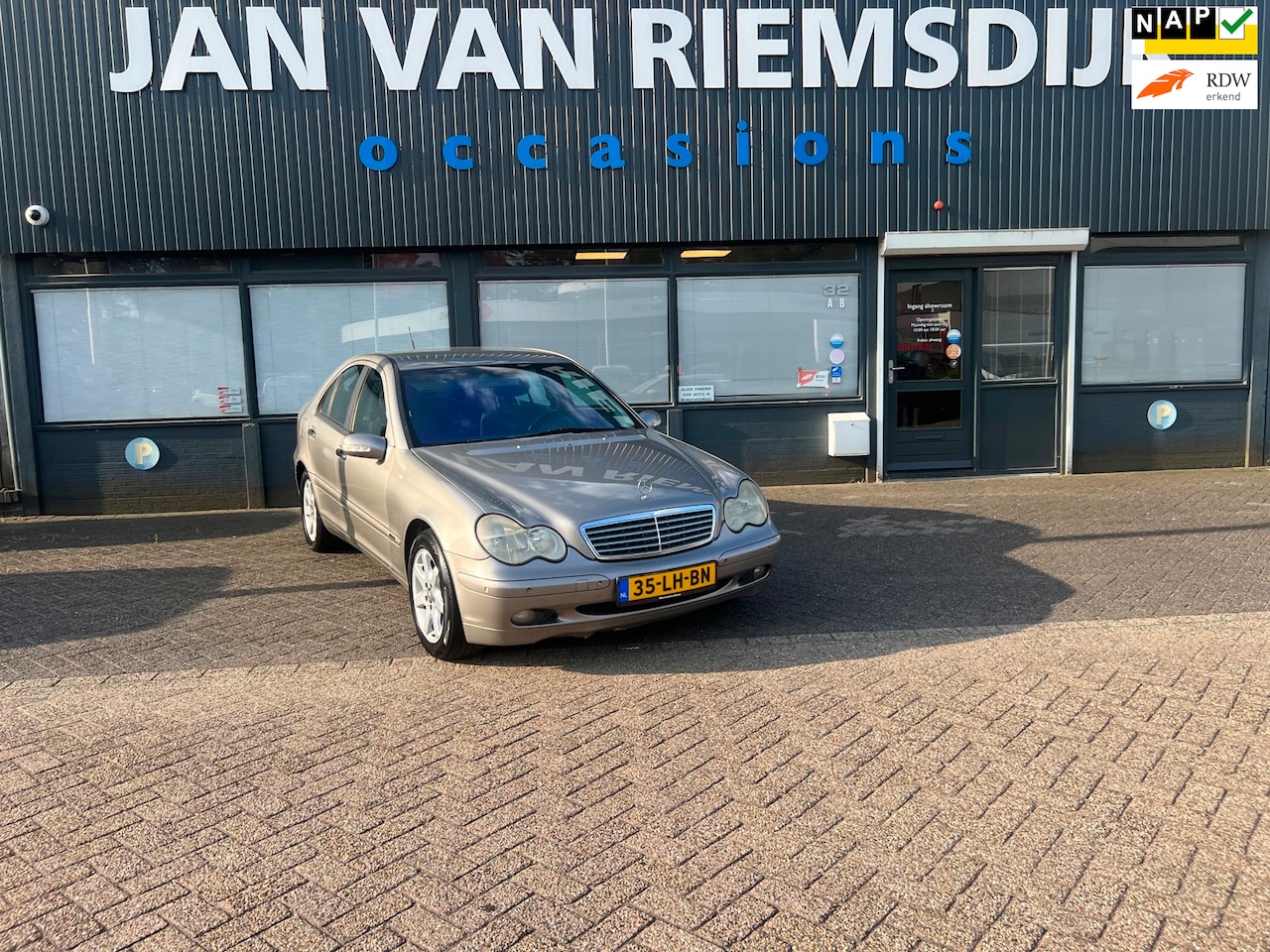 Mercedes-Benz C-klasse - 180 K. Elegance bj 2003 apk 158980 km nap 3495eu - AutoWereld.nl