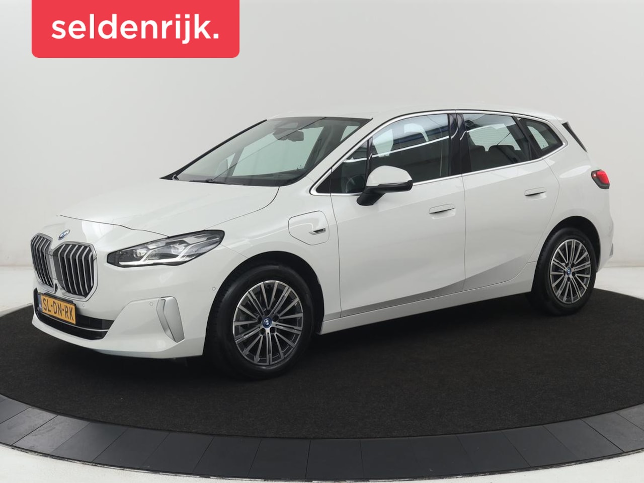 BMW 2-serie Active Tourer - 225 e xDrive Luxury Line | SOH 91,6% | Leder | Carplay | Navigatie | Sfeerverlichting | Cr - AutoWereld.nl