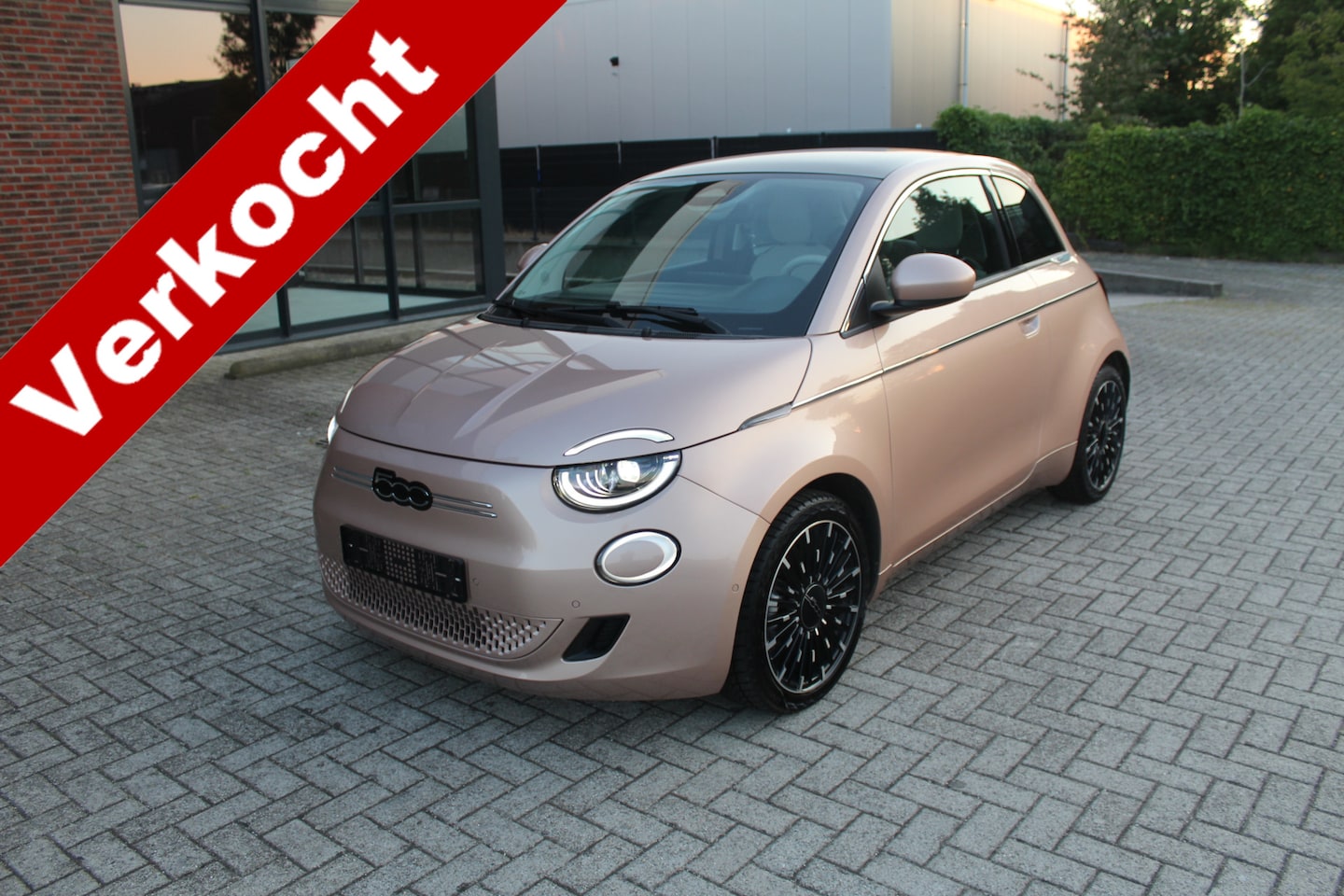 Fiat 500 - La Prima 42 kWh Clima-Camera-Leder-Stoelverwarming-JBL-Pano SOH 97,7 % - AutoWereld.nl