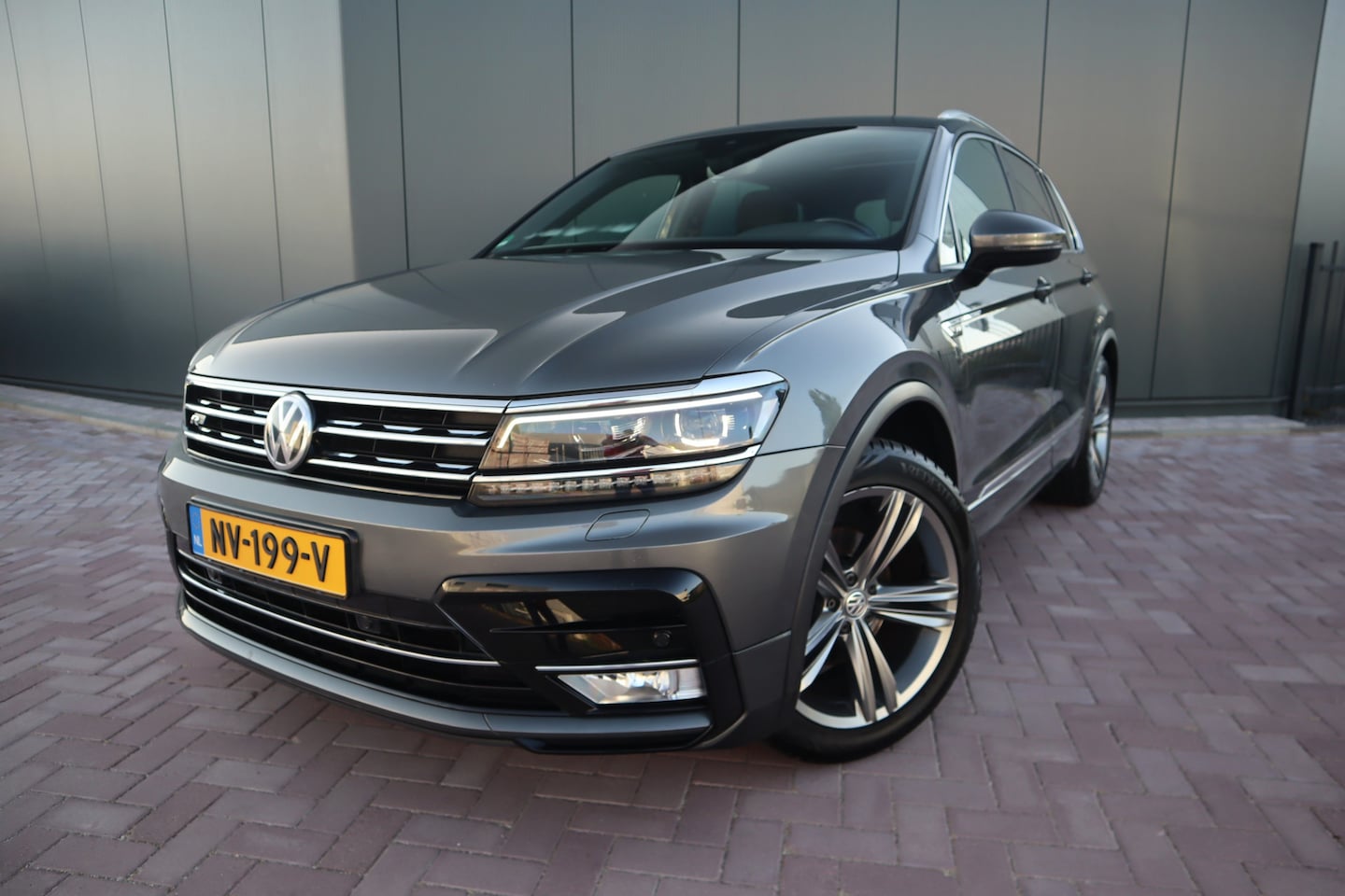 Volkswagen Tiguan - 1.4 TSI ACT R-LINE Highline Automaat Panoramadak  Advance Pakket  Electrische achterklep A - AutoWereld.nl