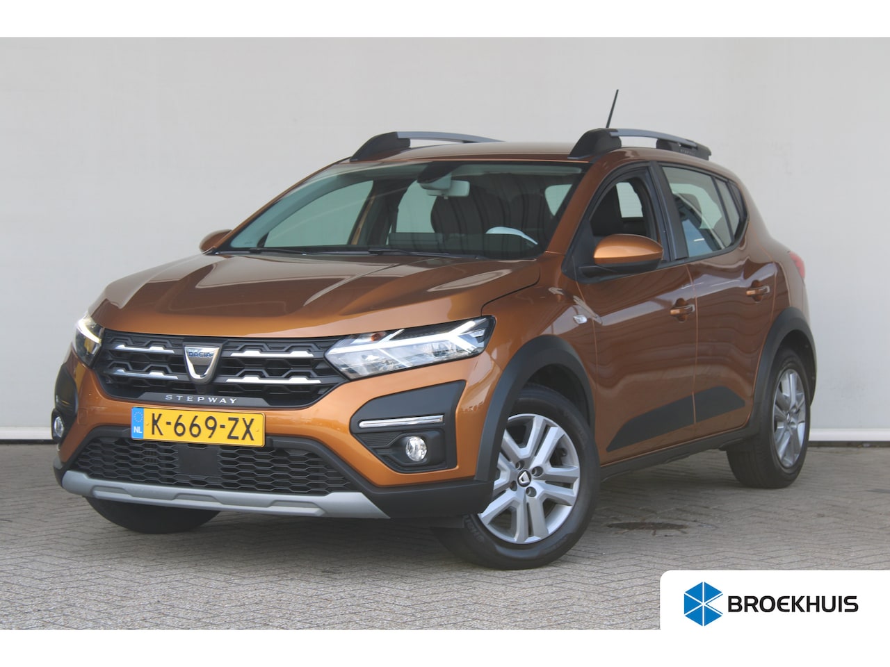 Dacia Sandero Stepway - 1.0 TCe 90 Comfort | Trekhaak | Apple carplay/ Android Auto | LED | Parkeersensoren | - AutoWereld.nl