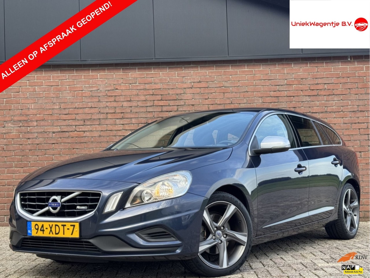 Volvo V60 - 1.6 T3 R-DESIGN | NL-AUTO! | DEALER OH! | 1E EIG! - AutoWereld.nl
