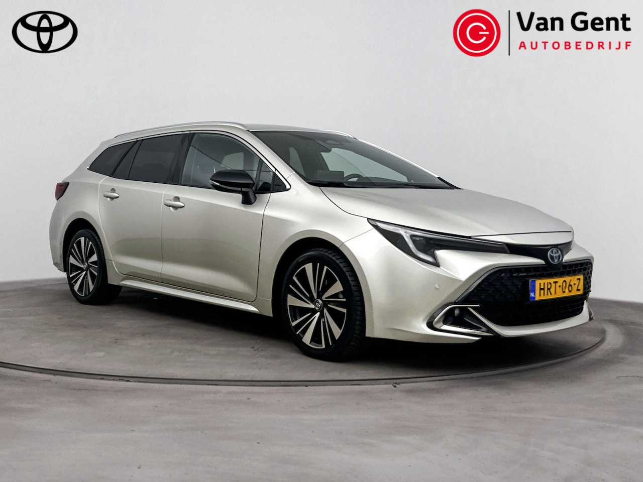 Toyota Corolla Touring Sports - Hybrid 140 Dynamic | Apple Carplay / Android Auto | Stoelverwarming | Parkeersensoren voor - AutoWereld.nl