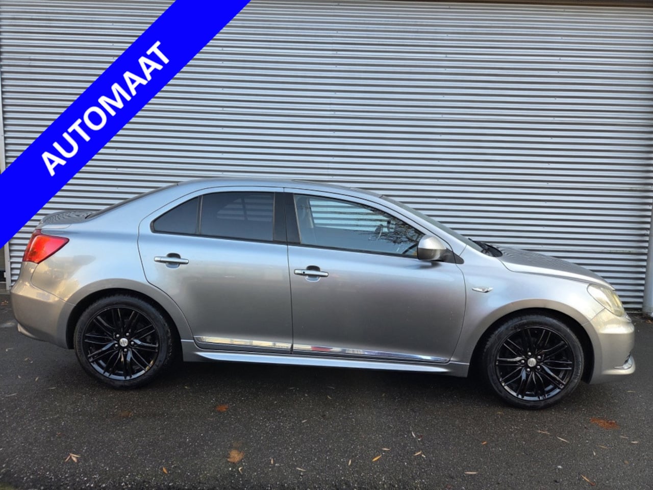 Suzuki Kizashi - 2.4 Sport AUTOMAAT/ AWD/ Trekhaak/ Schuif/kanteldak - AutoWereld.nl