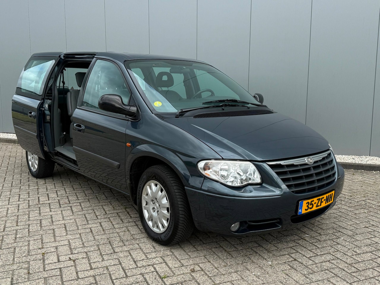 Chrysler Grand Voyager - Rolstoelauto Bodemverlaging Rolstoelbus - AutoWereld.nl