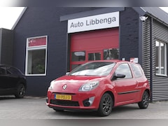 Renault Twingo - 1.2-16V Collection AIRCO / STUURBEKR. / CENTR.VERGR. / ACHTERSPOILER / APK TOT 07-2027